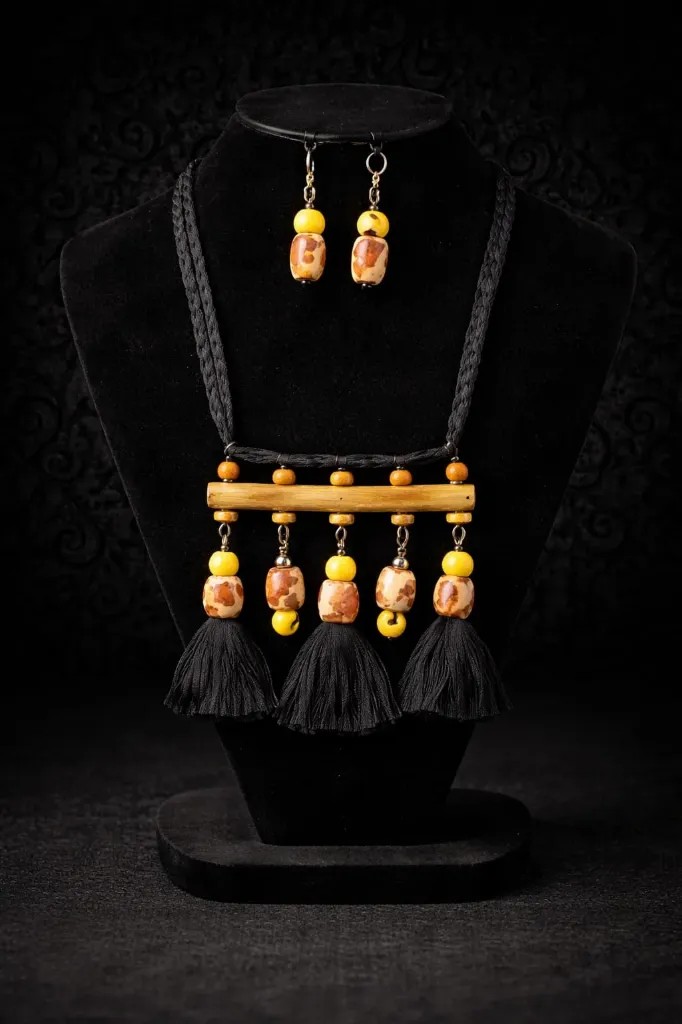 Black velvet necklace